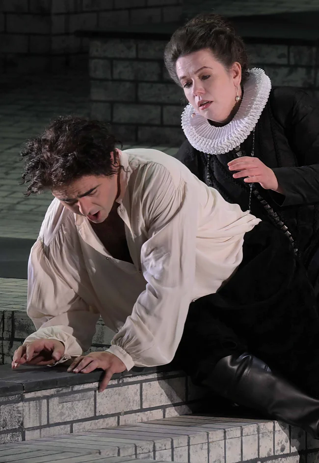Don Carlo.Magdalena Hinterdobler (Elisabeth von Valois) und Otar Jorjikia (Don Carlo) | © Barbara Aumüller