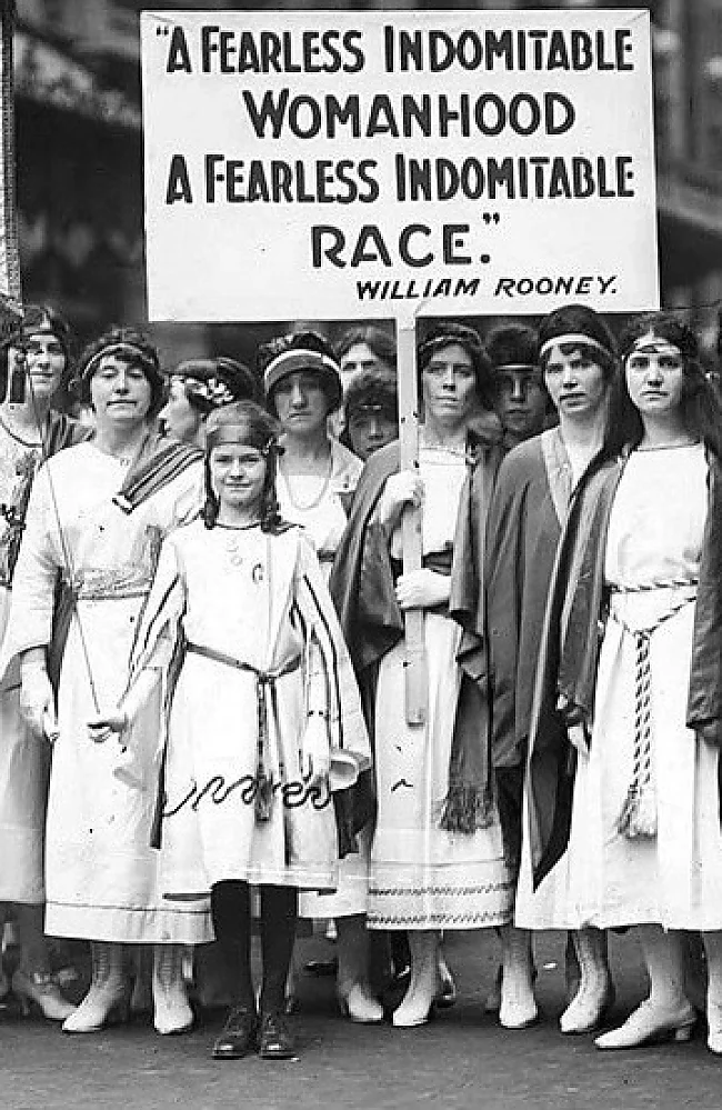 Suffragetten in der 5.Av. NY 1921 | © Paul Thompson, New York Times, wikimedia commons